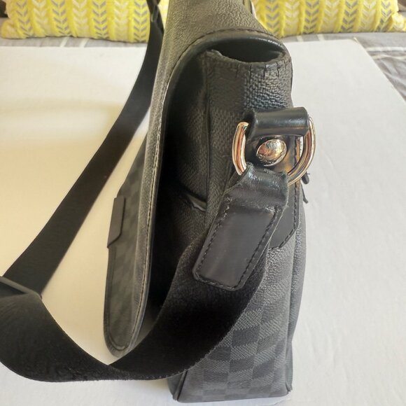 Auth Louis Vuitton Daniel GM Shoulder Bag Messenger Damier Graphite N58033 - Picture 5 of 16
